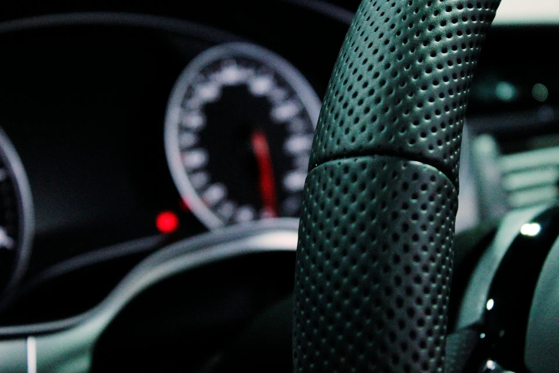 Find din næste bil hos SR Auto – trygt, enkelt og professionelt